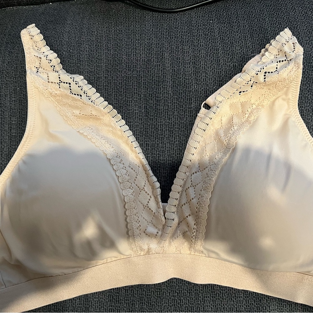 Bali Comfort Revolution Comfy Glam Plung Lace Trim Wireless Bralette size 2X